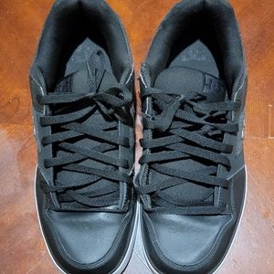DCs Black Skateboard Shoes
